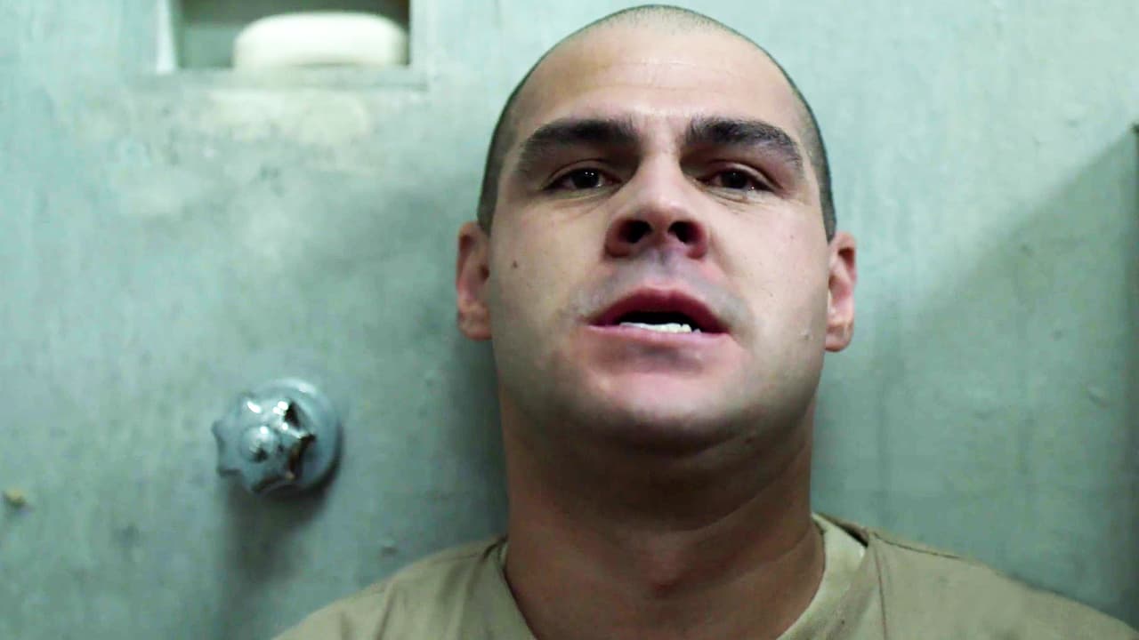 A pesar de todo el poder de su organización,
<b><a href="https://www.univision.com/series/el-chapo/joaquin-guzman-loera-estallo-de-rabia-al-saber-que-sus-nuevos-planes-de-fuga-fueron-descubiertos-video">no podía hacer nada para salir de prisión</a></b>.