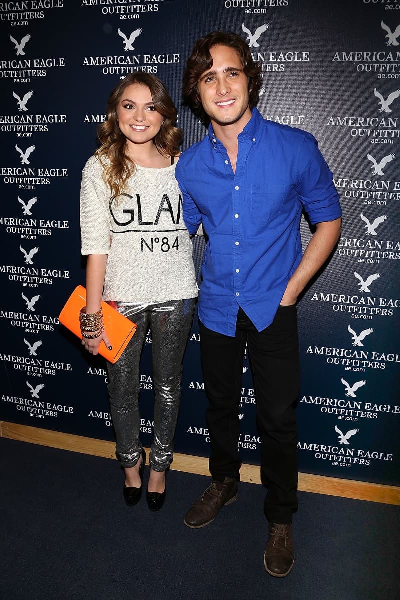 A Diego Boneta 
<a href="https://www.univision.com/famosos/una-actriz-es-acusada-de-acoso-por-besar-a-diego-boneta-y-el-actor-responde-en-twitter-video" target="_blank">se le ha relacionado </a>con diferentes actrices, como Sofía Castro, Camila Sodi y hasta con la argentina Soledad Fandiño.