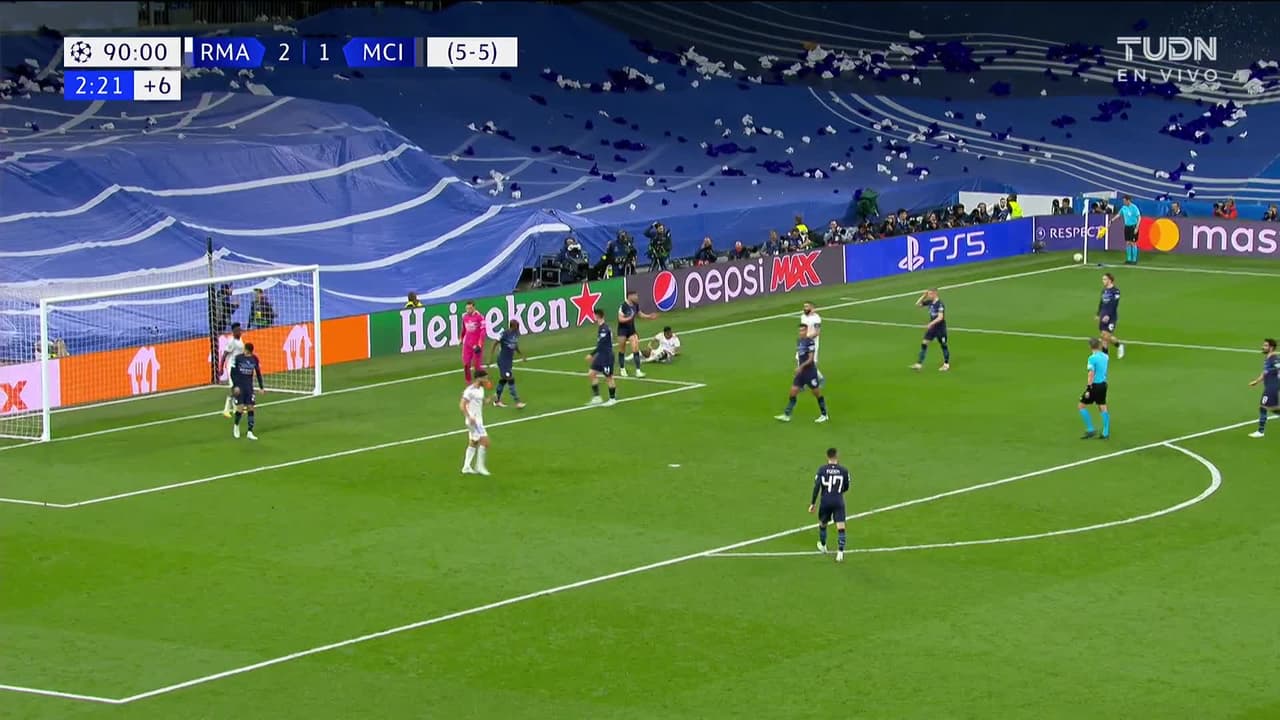 ¡TIRO ATAJADO! disparo por Rodrygo.