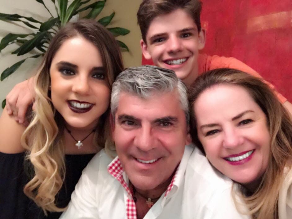 Con él procreó a los 43 años a un niño de nombre José Manuel, quien hoy tiene 18 años. Durante varios años, la cantante había recibido pocas esperanzas médicas para lograr ser madre.
<br>