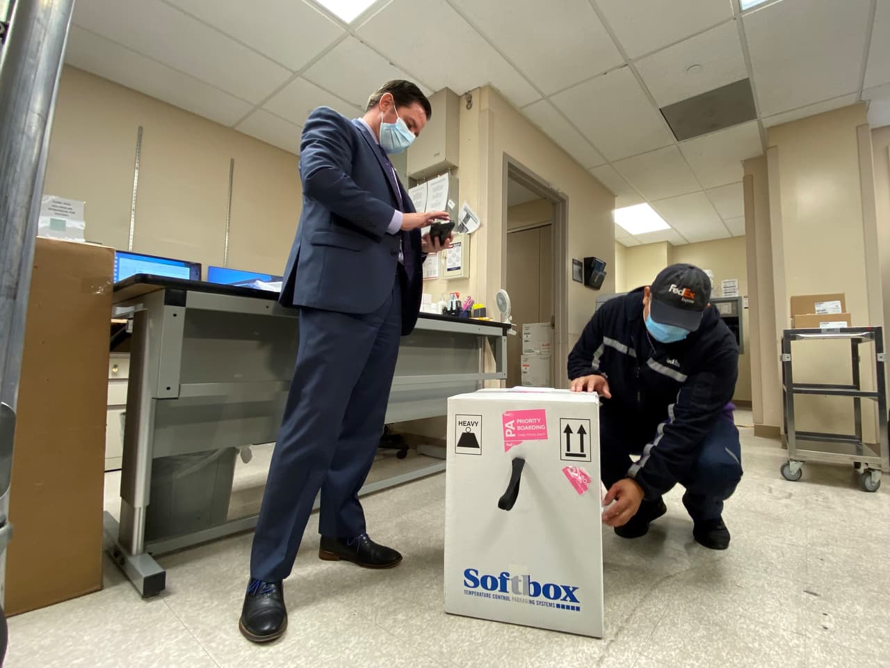 Llegan a Sacramento las primeras vacunas contra el coronavirus