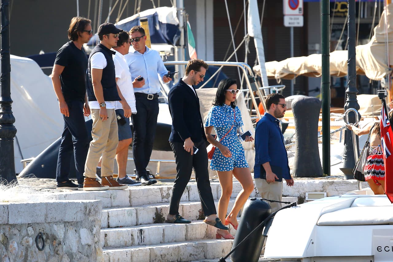 Katy abordó primero.