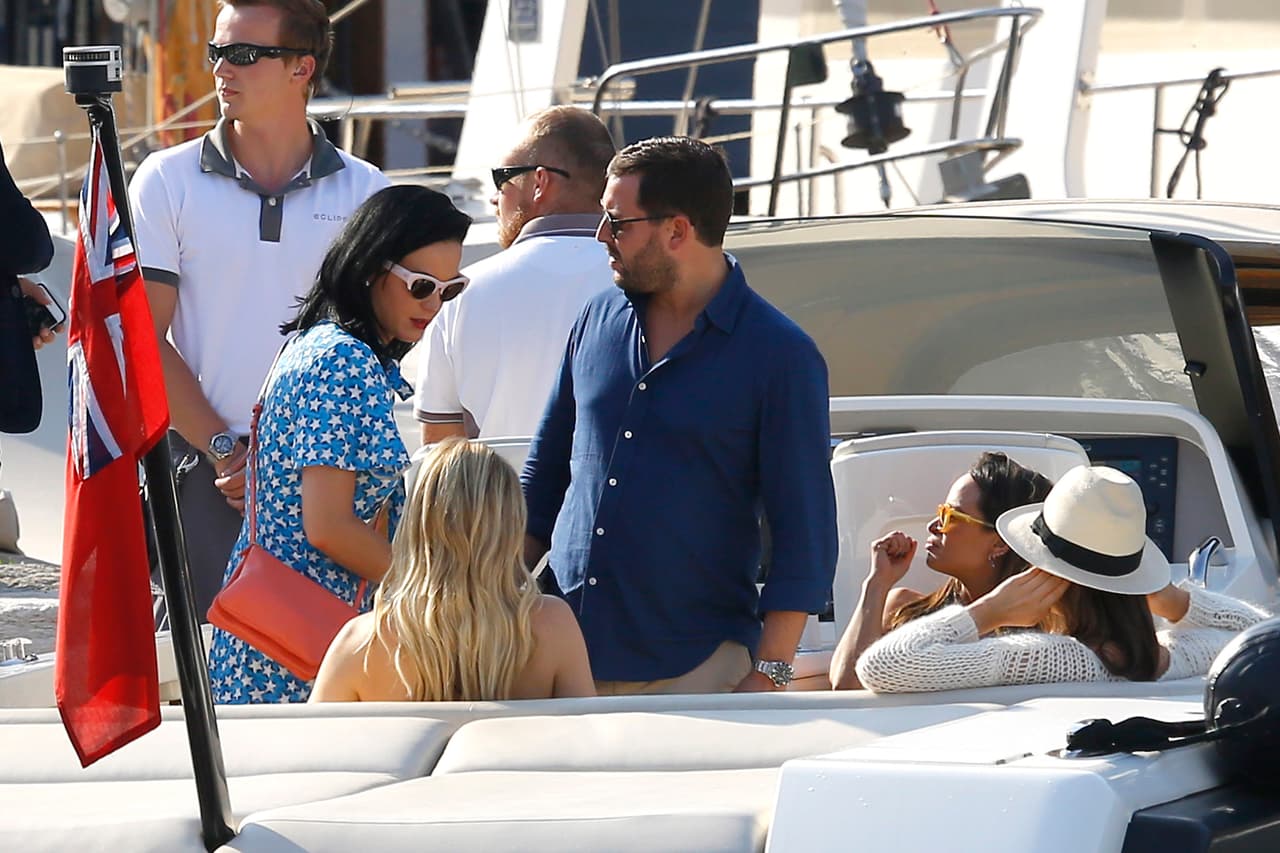 No estuvieron solos en el paseo.