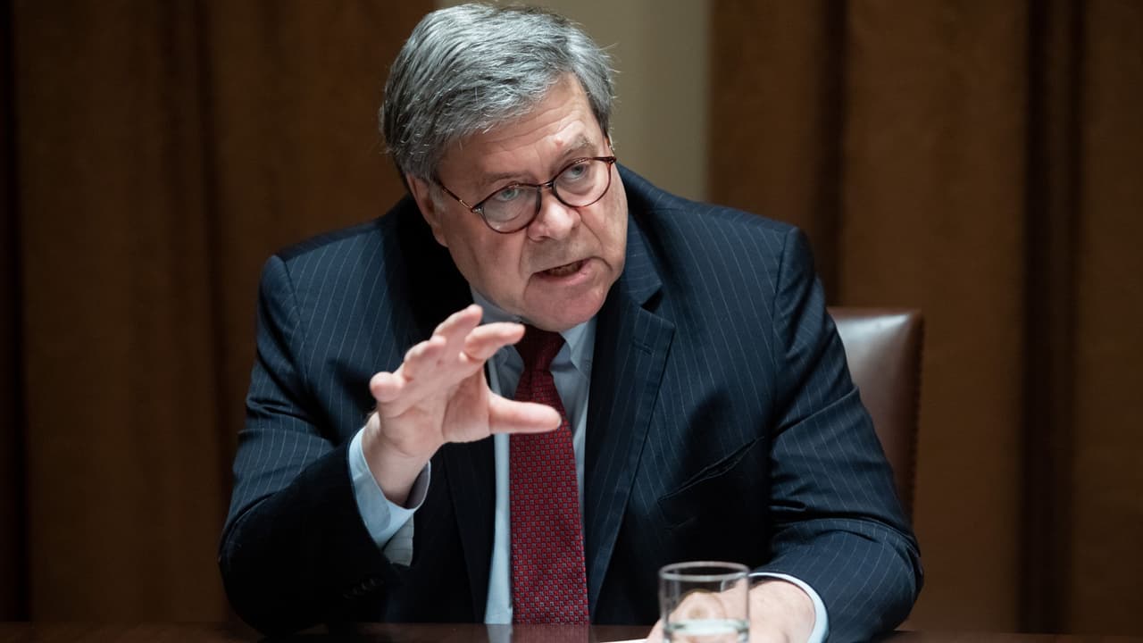El fiscal general William Barr busca juzgar a manifestantes violentos por 'sedición', indica un reporte