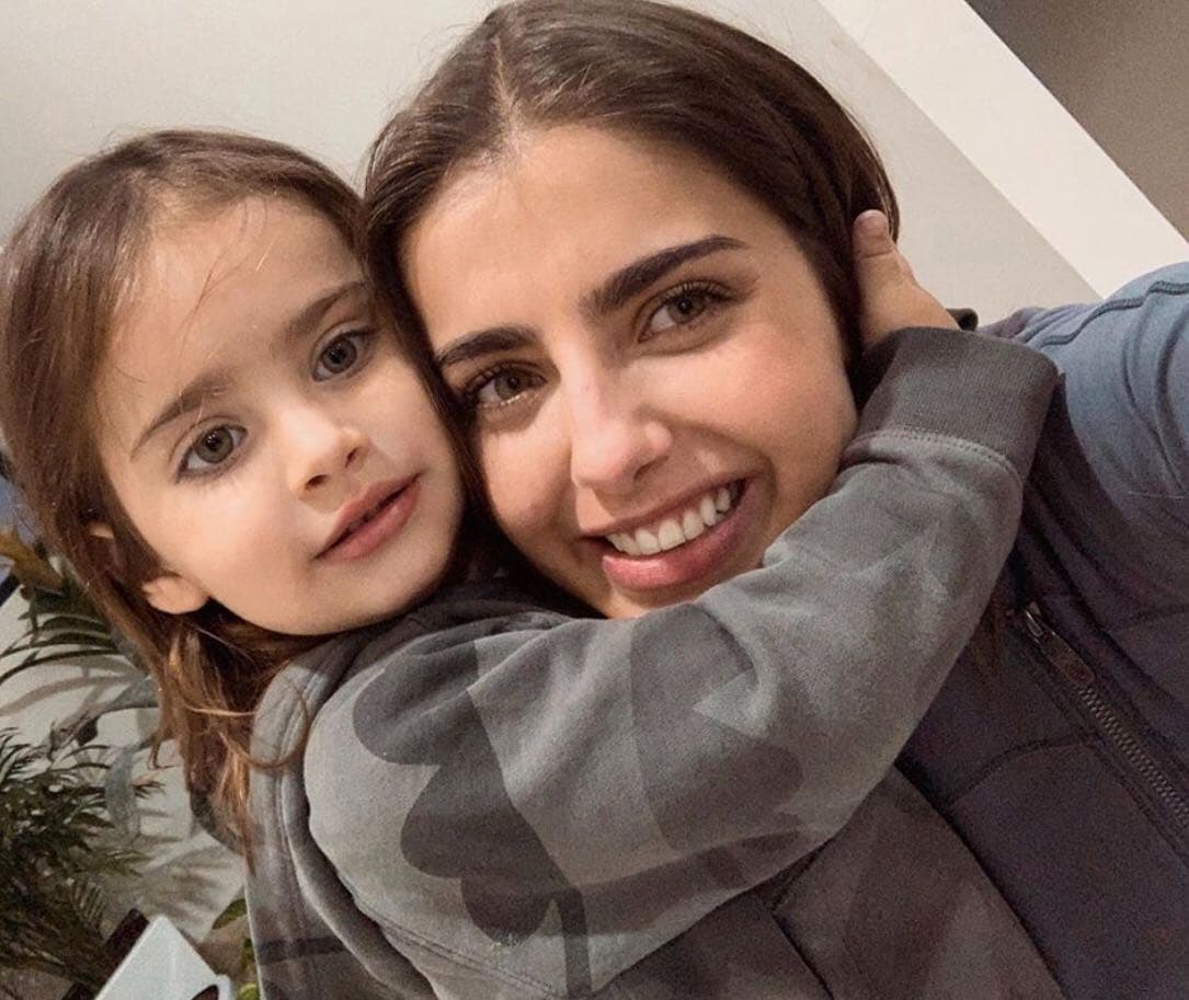 En diciembre de 2018, Renaud se vio envuelta en una polémica porque en redes sociales algunos de sus seguidores criticaron la larga cabellera de 
<b><a href="https://www.univision.com/famosos/michelle-renaud-dedica-un-importante-premio-a-danilo-carrera-y-a-su-hijo-video">su hijo Marcelo.</a></b>