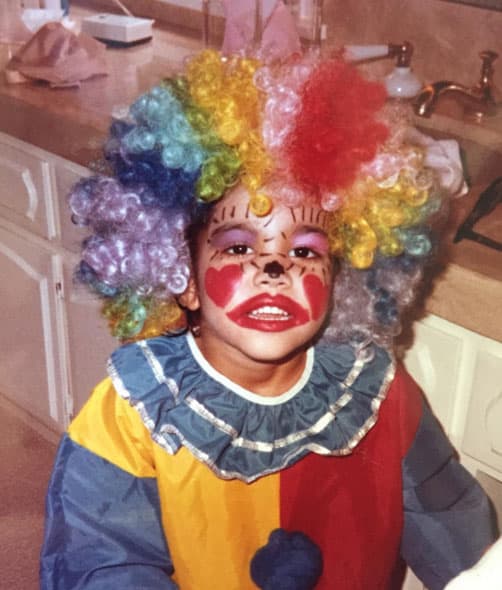 Son Kim y Kourtney Kardashian, quienes compartieron fotos de cuando eran niñas y pedían Halloween.