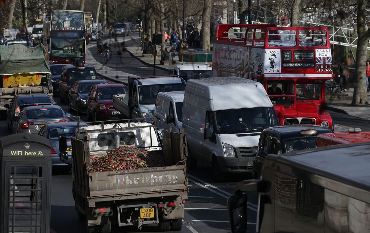 Gran Bretaña prohibirá los autos a gasolina a partir de 2040
