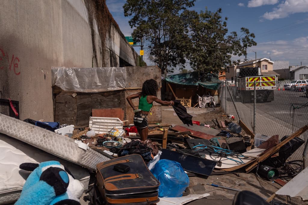 Sin embargo, familiares de algunos residentes del campamento expresaron preocupación por el desalojo.