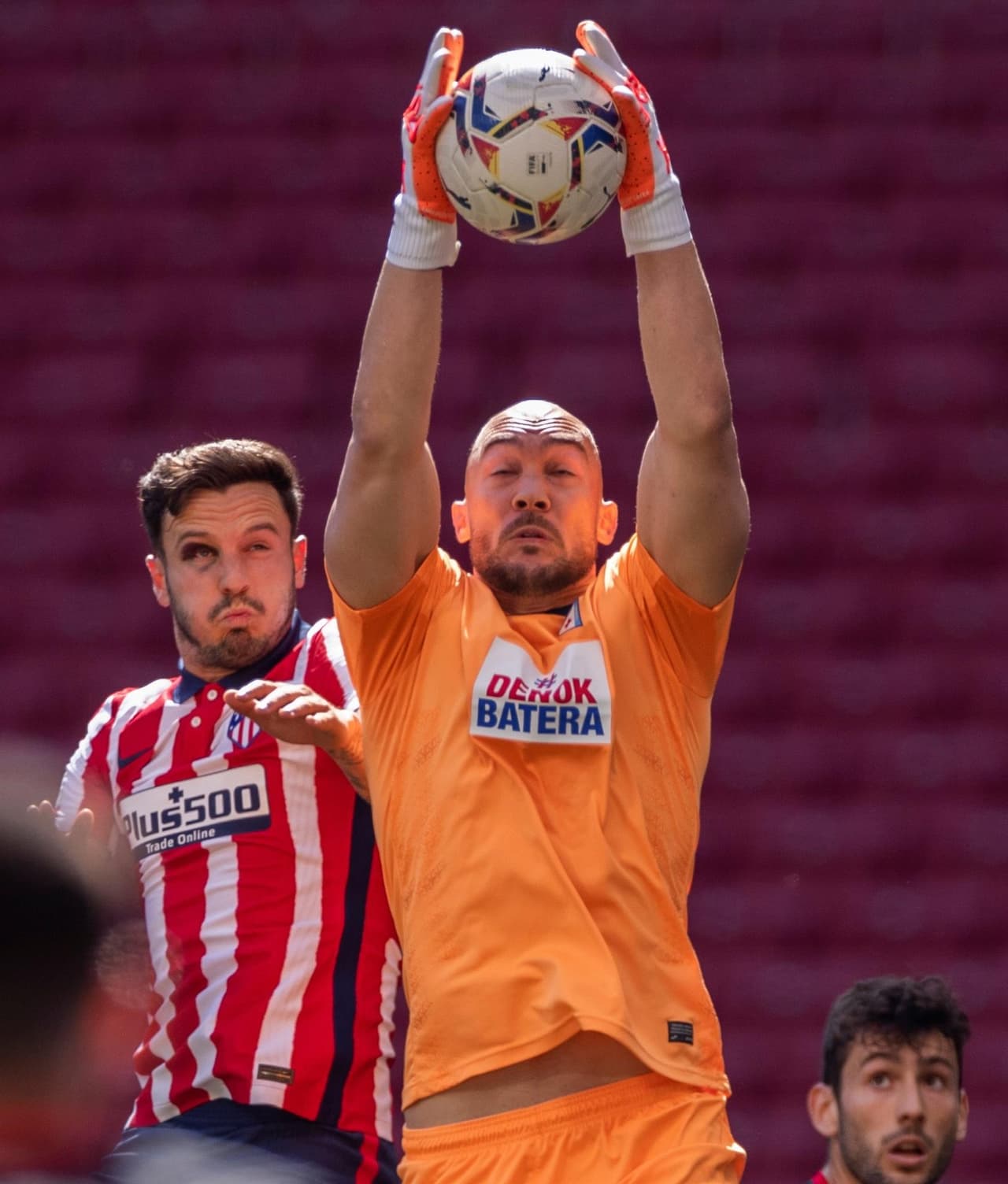 Atlético de Madrid golea al Eibar 5-0 durante la Jornada 33 de LaLiga. Ángel Correa abrió marcador con doblete durante la primera mitad, seguido de Yannick Carrasco al minuto 49. Marcos Llorente no se quedó atrás y sumó dos goles más al marcador para llevarse el triunfo sobre los visitantes.