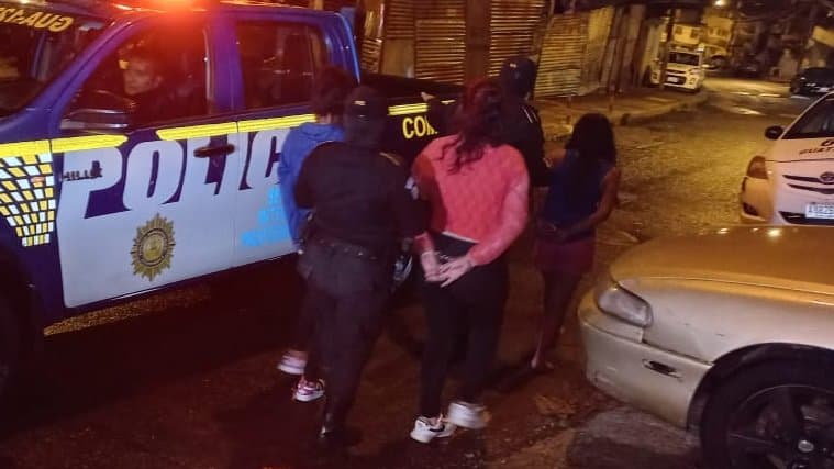 Grabaron todo con un celular: tres adolescentes pandilleras fueron arrestadas cuando decapitaban a otra joven de 15 años