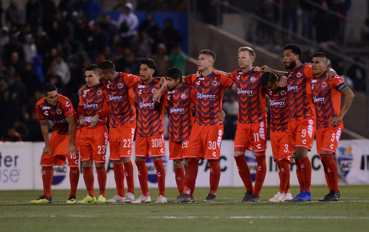 Salvo el primer penalti de los escualos, pateado por el inglés Kazim Richards, nadie más pudo anotar. Llámese Carlos Gutiérrez, Carlos Salcido o Lampros Kontogiannis. Un desastre en los penaltis los veracruzanos.