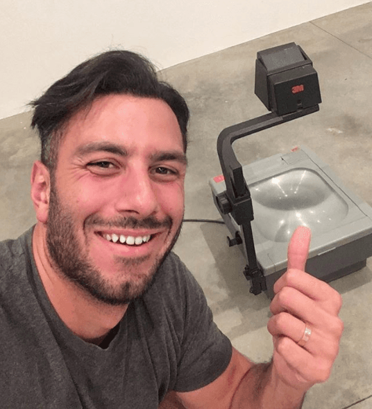 El artista plástico publicó este miércoles, 4 de diciembre, la foto de 
<b>una instalación del artista Charles Ray</b>, compuesta por figuras masculinas en una orgía.