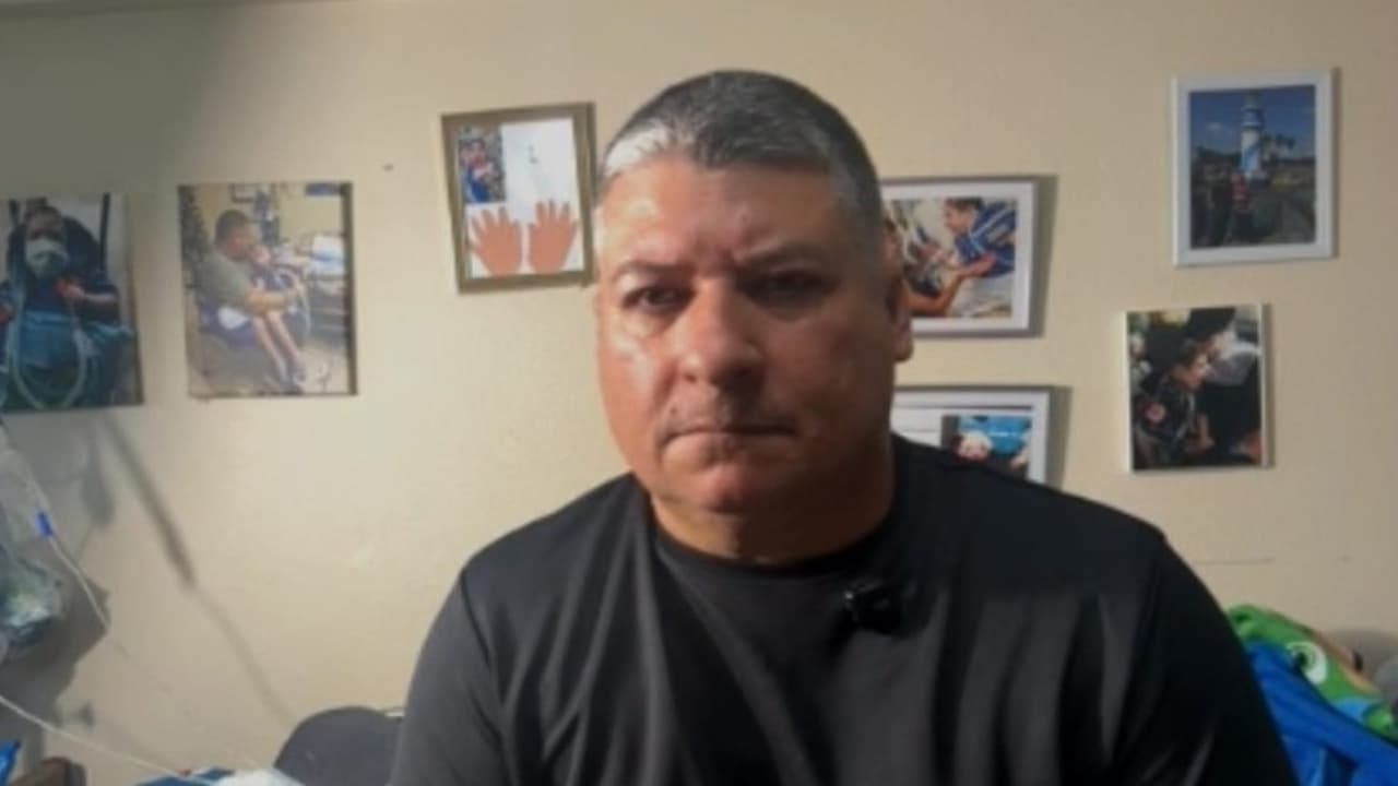 “Lo más difícil es moverlo”: padre lucha para llevar a su hijo a citas médicas
