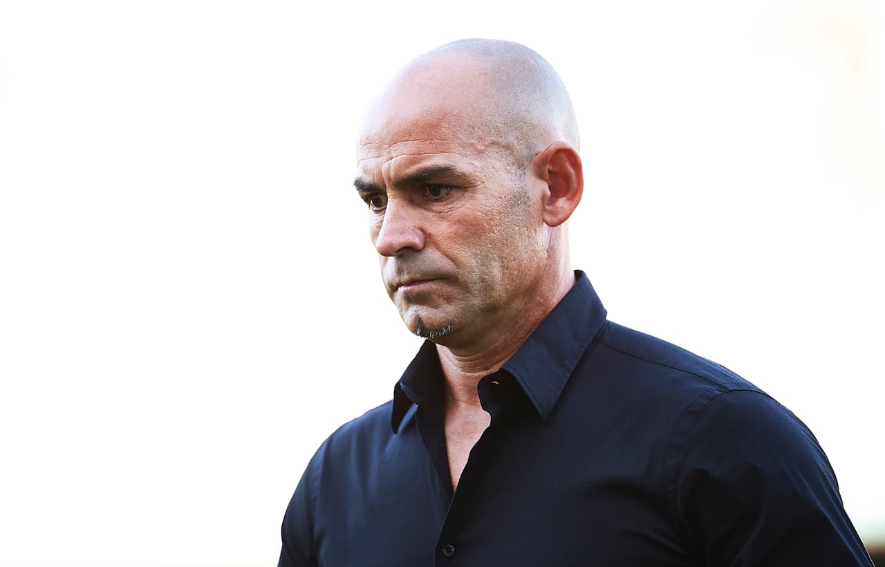 GRANADA, SPAIN - AUGUST 02: Head Coach of Granada FC Paco Jemez looks on during a friendly match between Granada FC and Sevilla FC at Estadio Nuevo los Carmenes on August 2, 2016 in Granada, Spain. (Photo by Aitor Alcalde/Getty Images)