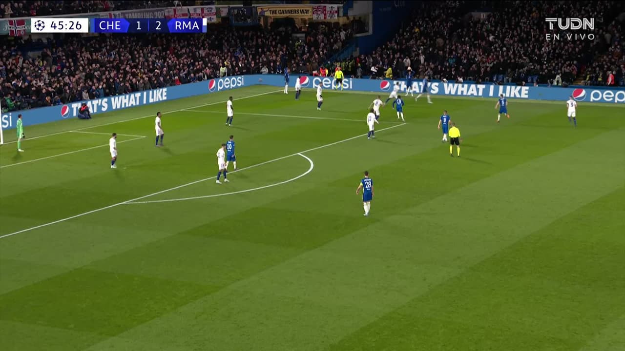 ¡GOL!  anota para Real Madrid. Karim Benzema