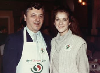 Se conocieron en 1980 cuando él tenía 38 años y ella apenas 12. El quedó cautivado con su voz desde la primera vez que la escuchó.