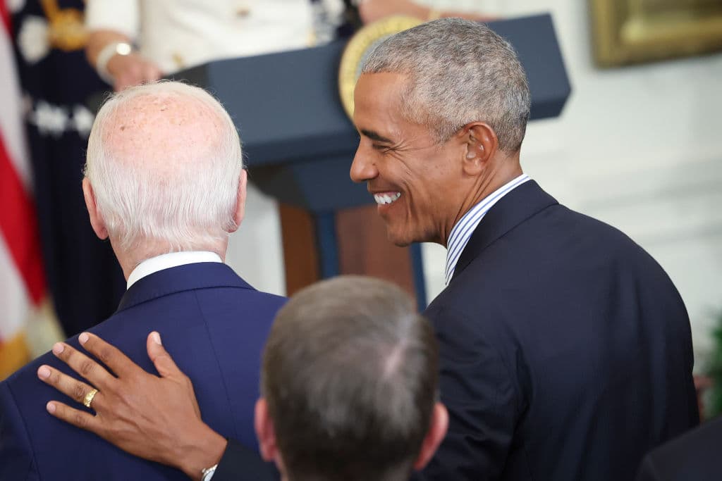 "Gracias por tu decencia… y por tu fe en la democracia. El país es mucho mejor ahora que cuando tú llegaste (a la Casa Blanca)", remató Obama en referencia al presidente Biden.