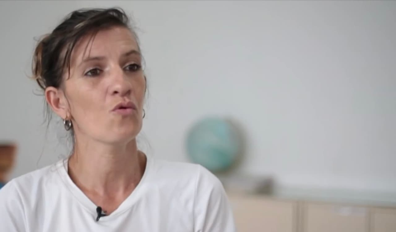 “Yo me lancé al piso y la cubrí pensando en protegerla; no sé por dónde entró esa bala”, rememora la afligida madre de la menor, Marisela Da Silva.