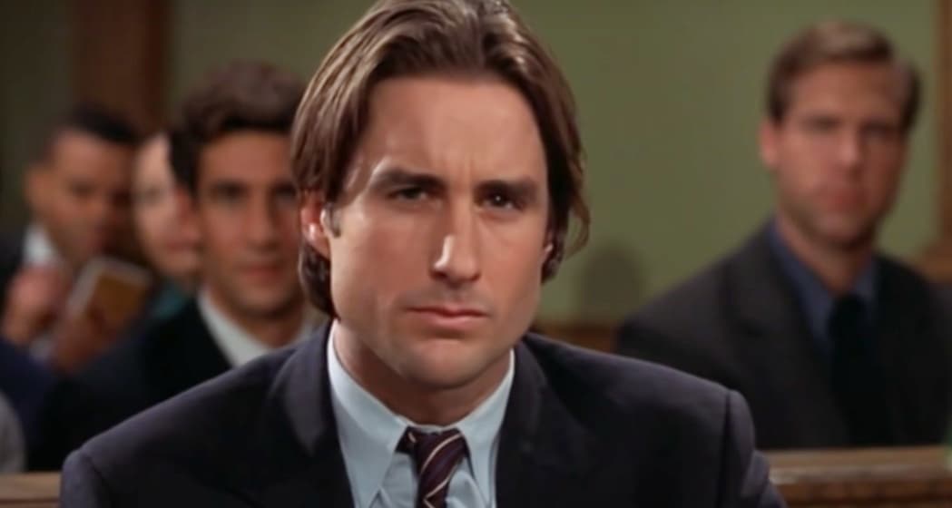 <b>Luke Wilson</b>
<br>Emmett es de los pocos profesores que ven el verdadero potencial de Elle, por lo que se convierte en el mentor de la protagonista mienras trabaja en un caso de asesinato. Su amistad y camaradería se convirtió en amor, una relación que se explora más en 'Legalmente rubia 2'.
<br>