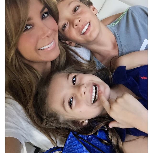 Pero han sido sus los hijos los que les han exigido que se casen, ¿qué tal?