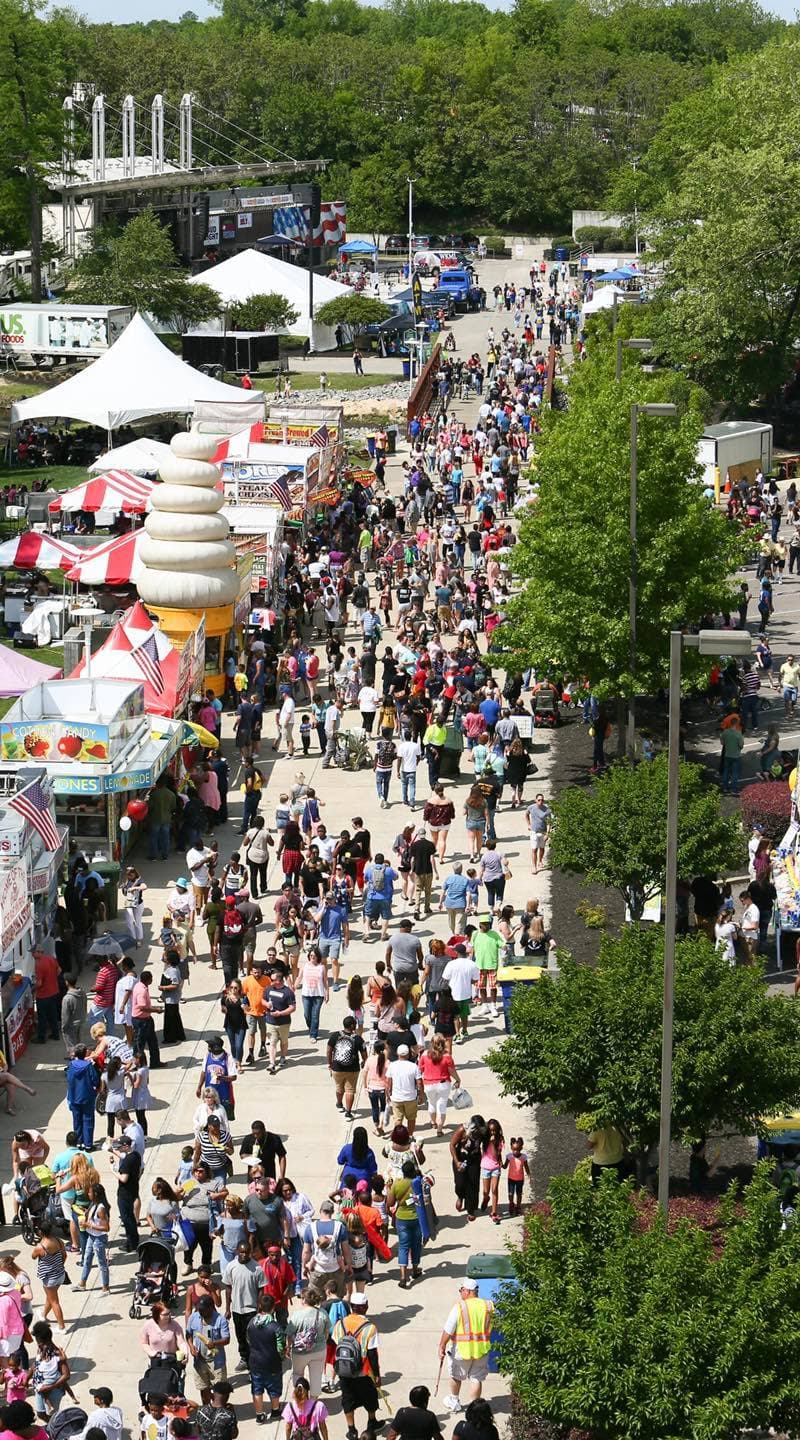 El festival inicia el fin de semana el jueves 21 de abril con el principal evento anual de comida y vino Cork & Fork.