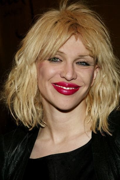 Courtney se ve irreconocible. El colágeno arruinó su boca.