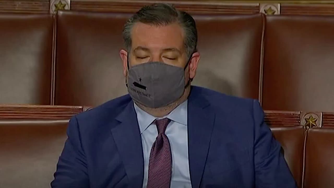 Ted Cruz aparece supuestamente quedándose dormido cuando fue enfocado.