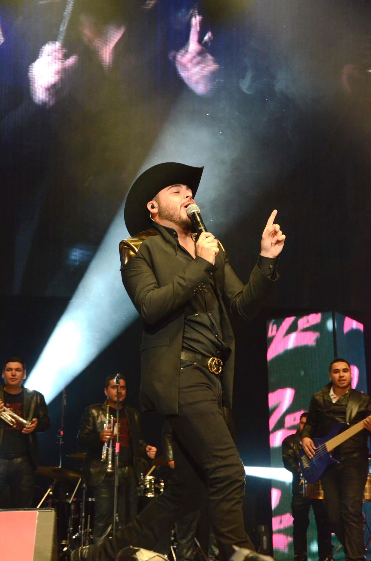 También aclaró que la contratación del sitio no fue por su elección, y aseguró que tienen un equipo especial para ello.