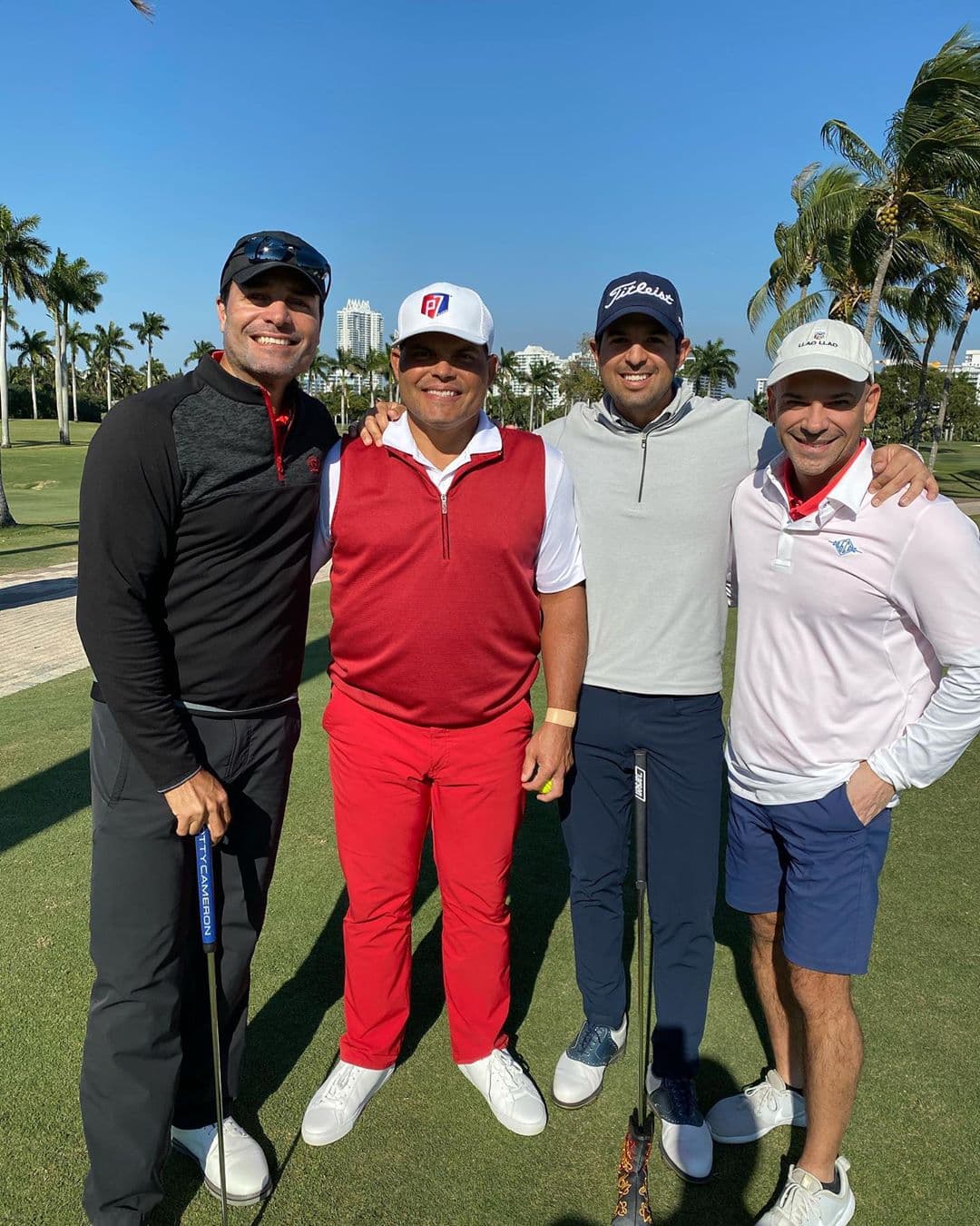 Y hablando de Chayanne, adivinen con quién estuvo jugando golf el fin de semana: pues ni más ni menos que con nuestro querido Dr. Juan.