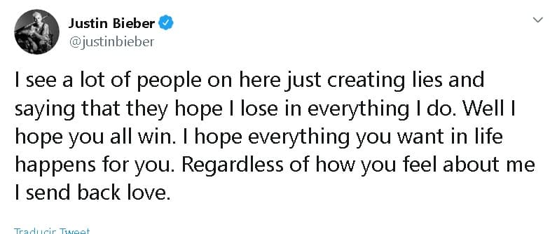 "Veo a mucha gente aquí simplemente 
<b><a href="https://www.univision.com/famosos/hailey-bieber-rompe-el-silencio-y-habla-sobre-las-imagenes-que-aparentemente-revelan-podria-estar-embarazada-fotos" target="_blank">creando mentiras</a> </b>y diciendo que esperan que pierda en todo lo que hago", 
<b><a href="https://twitter.com/justinbieber/status/1215049987807174665?ref_src=twsrc%5Etfw%7Ctwcamp%5Etweetembed%7Ctwterm%5E1215049987807174665&ref_url=https%3A%2F%2Fwww.etonline.com%2Fhailey-bieber-calls-out-trolls-trying-to-downplay-the-severity-of-justins-lyme-disease-139124" target="_blank">escribió. </a></b>
<br>