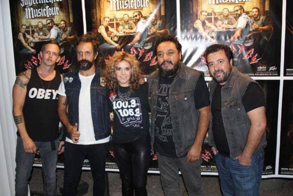 ¿Los conocen? Ellos son 
<a href="http://www.univision.com/entretenimiento/molotov-busca-estos-equipos-robados-fotos">Molotov</a> porque Erika Reyna escucha de todo tipo de música.
