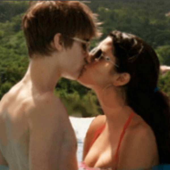 OMG! Bieber publicó esta imagen súper hot de cuando ellos estaban juntos ¡Qué besoooo!