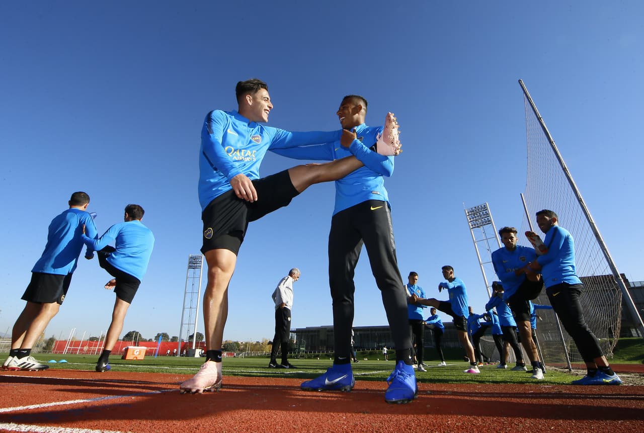 Tampoco se espera que arranque de inicio el centrocampista Fernando Gago, exjugador del Real Madrid, quien seguramente comenzará el duelo en la banca.