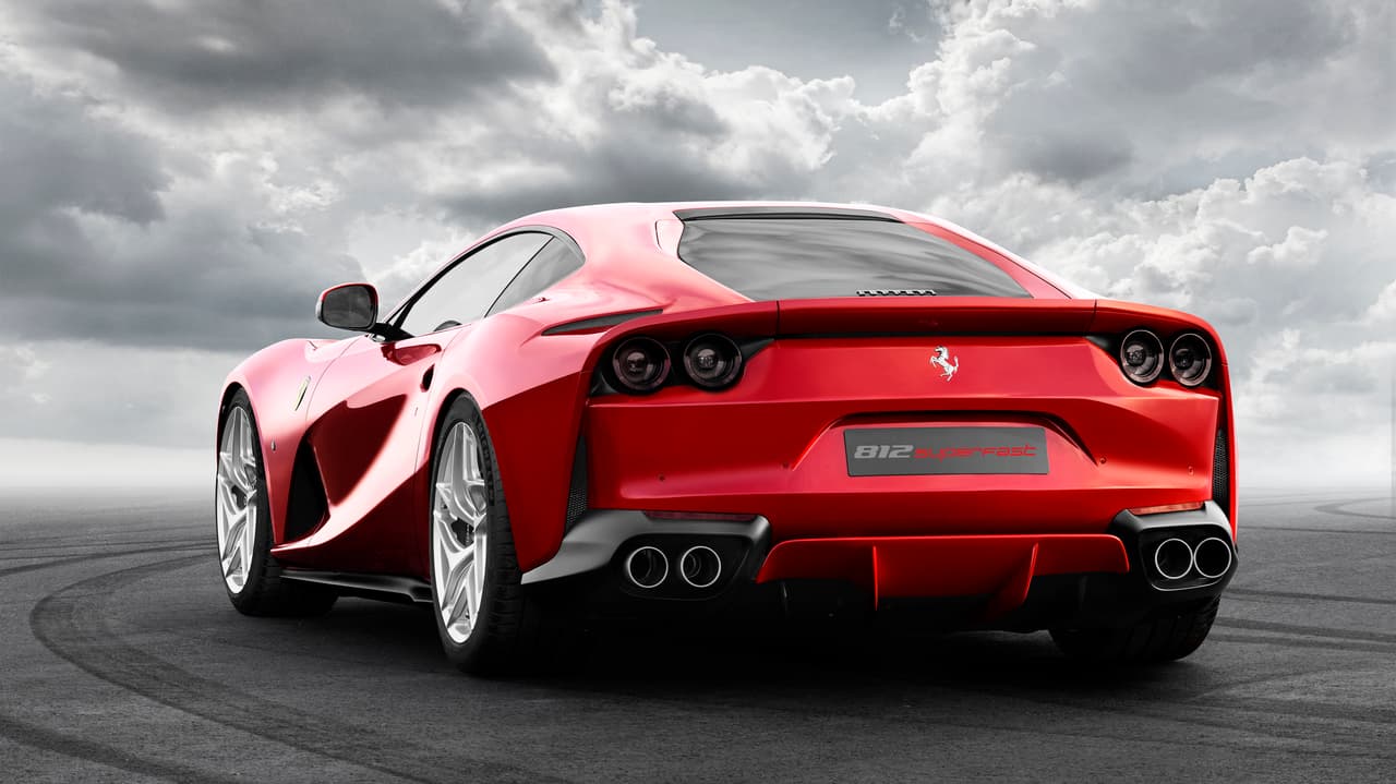 <b>6. <u>Ferrari 812 Superfast 2018</u>:</b> 211 MPH (338 KM/H)
<br>
<b>Aceleración (0-60MPH)-</b> 2.9 segundos
<br>
<b>Motor- </b>V12, 6.5 Lts.
<br>
<b>Potencia-</b> 789 HP, 530 Lb-Pie
<br>
<b>Peso-</b> 3,362 Lbs.
<br>
<b>Precio-</b> $320,000
