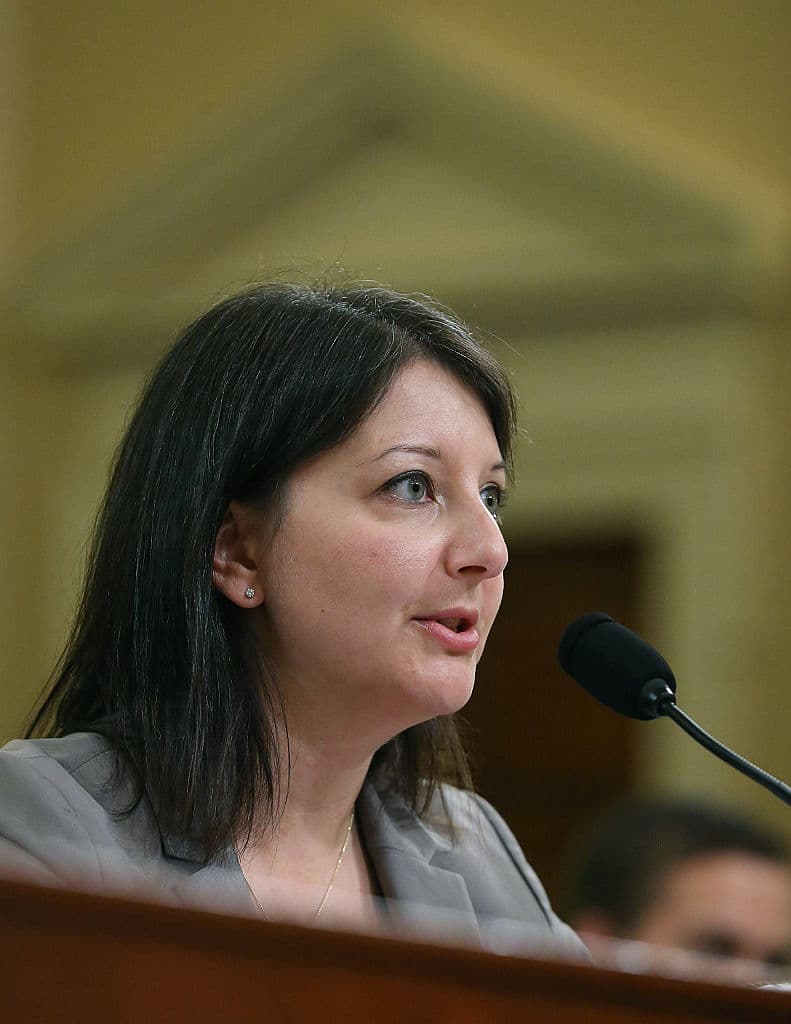 "Al principio, estamos hablando de suministros limitados”, dijo la Dra. Cohen, “por lo que todavía 
<b>no sabemos realmente cuál será la secuencia de tiempo</b> para que tengamos una vacuna que esté más disponible para el público en general".
<br>