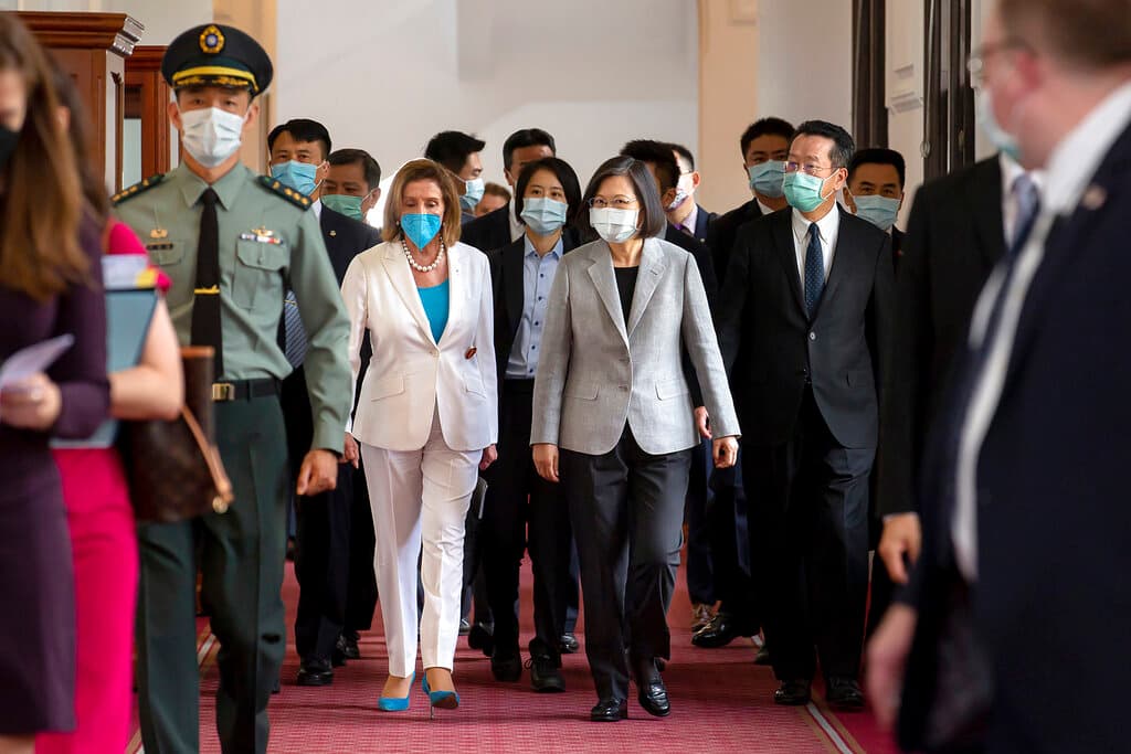 Pelosi responde a China: "No abandonaremos nuestro compromiso con Taiwán"