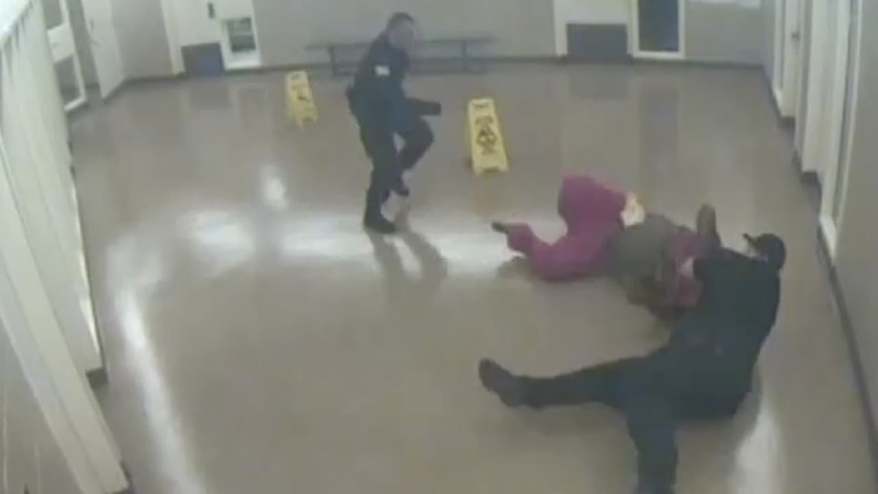 Este hombre murió en una cárcel tras decir 19 veces que no podía respirar. Su familia ahora busca justicia