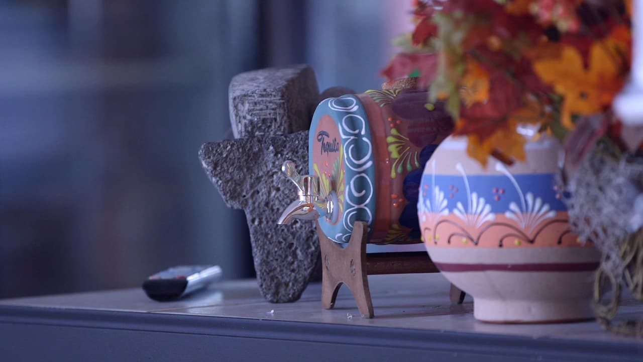 En las paredes del resturante, Carmen colgó fotos del pueblo de Yurécuaro, en el noroeste de Michoacán, de donde provienen ella y Salvador y donde vive su madre de 90 años, también cocinera.