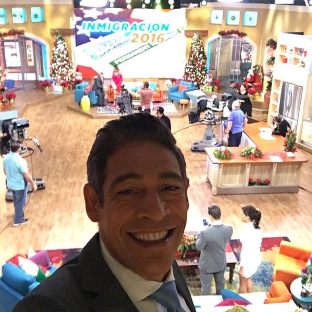 ¡Detrás de cámaras! Johnny siempre saca las mejores fotos. (4 de enero, 2016).