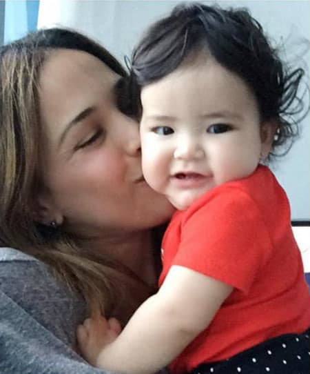 ¡Giulietta está en casa! Karla es una tía muy amorosa. (3 de enero, 2016).