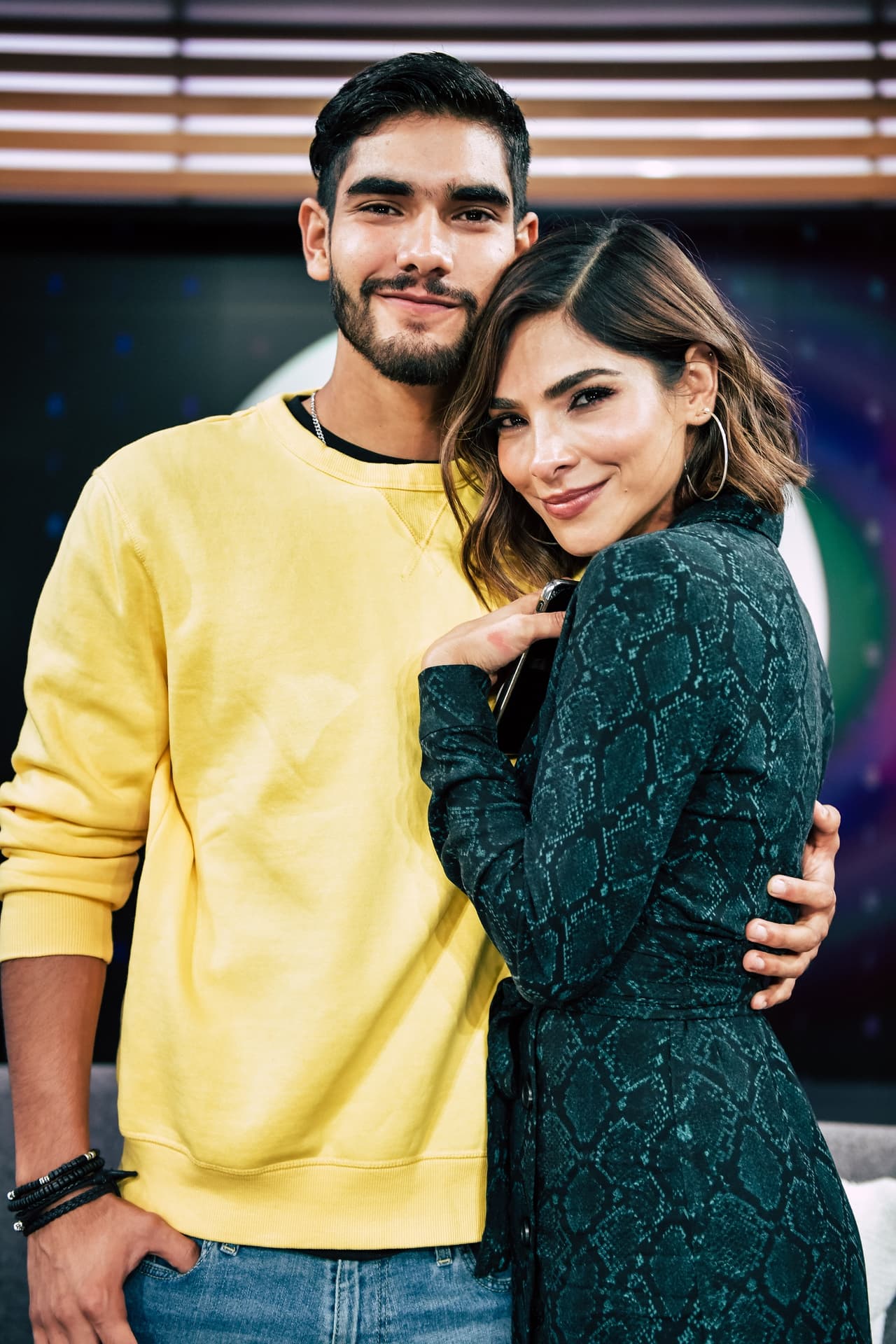 Alejandra tiene 31 años, 7 más que Miguel Ángel Espinoza, pero nadie lo diría.