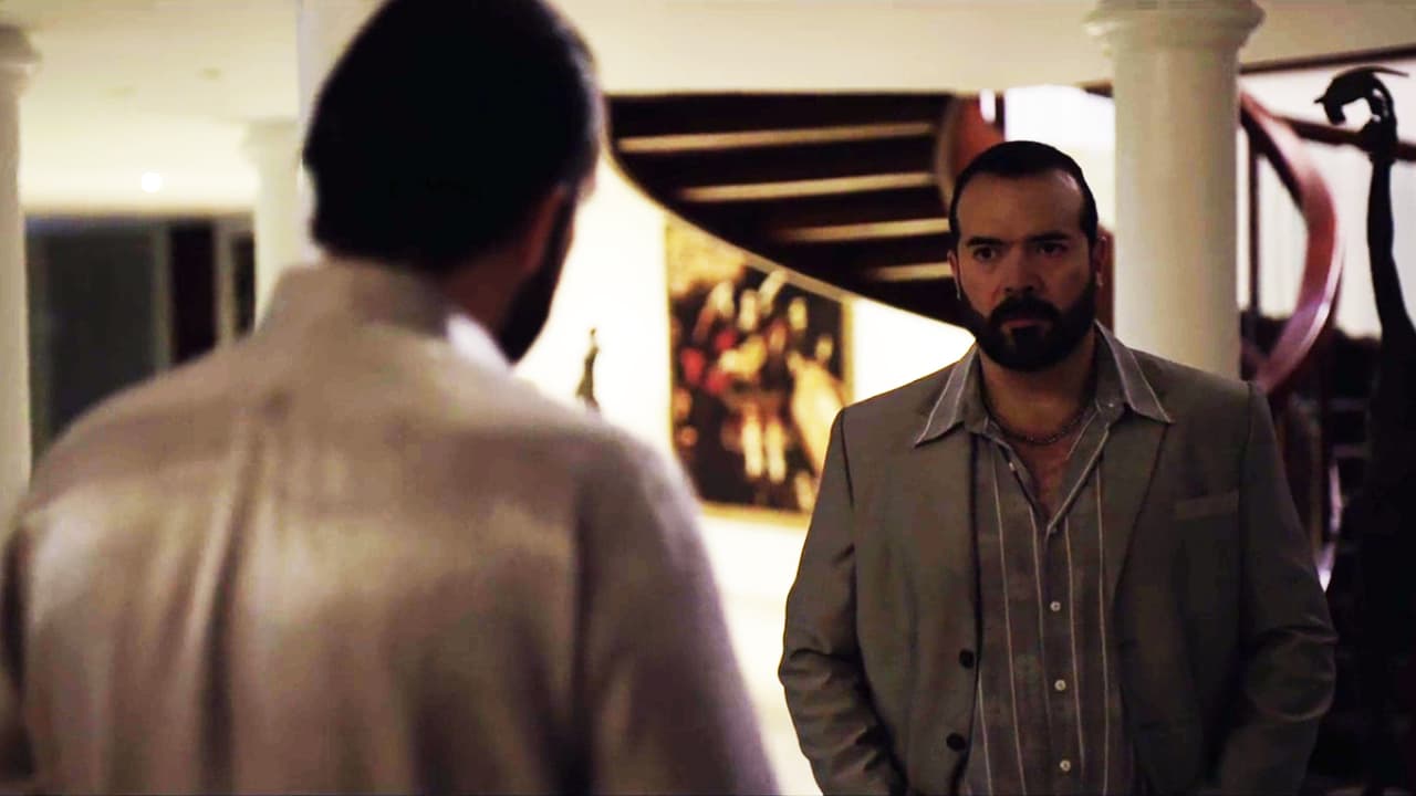 In private, 
<b>‘El Arriero’</b> proposed to go with him and bring hitmen to protect him.