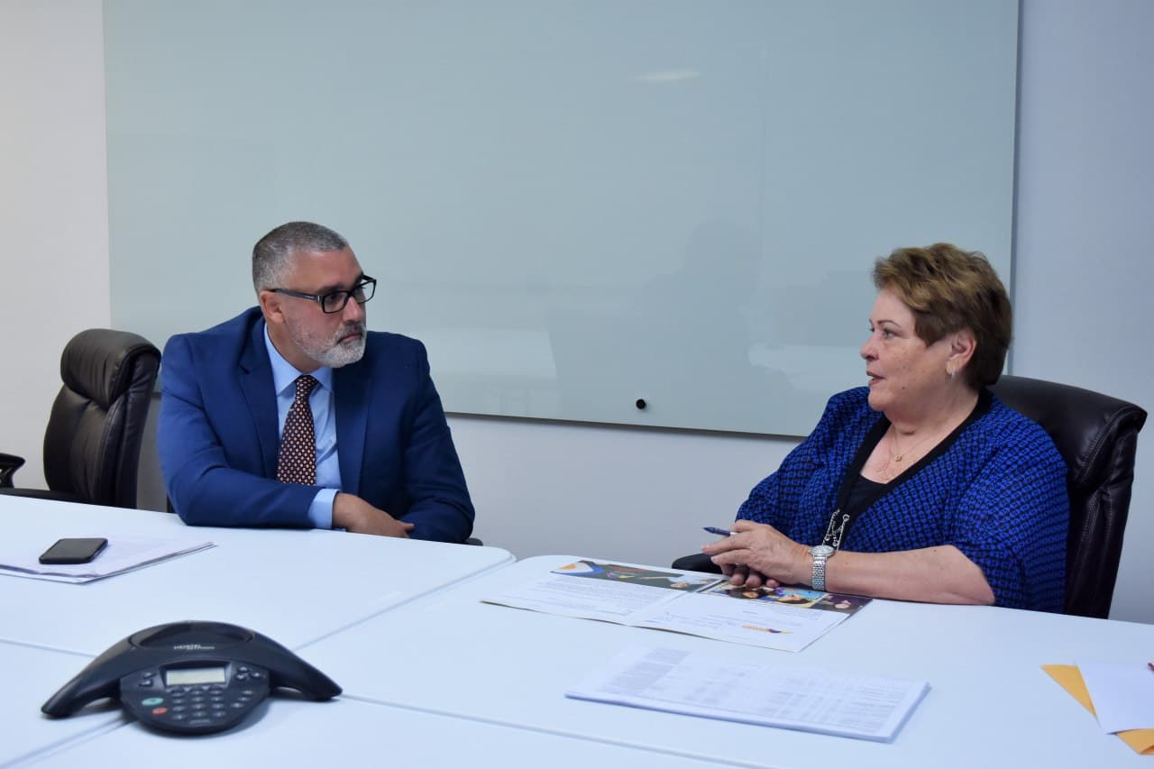 Choque de opiniones entre designado secretario de Educación y presidenta de Asociación de Maestros sobre las escuelas chárter