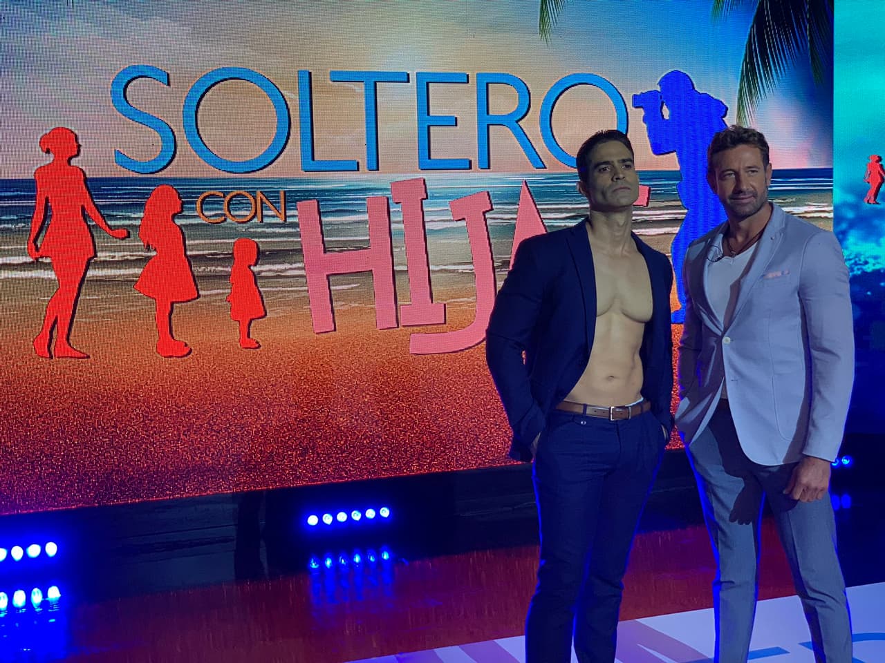 Además, el actor invitó a sus compañeros a poner todo el empeño en esta telenovela: “Les pido a todos esta entrega, este amor, este corazón, ahora sí que vamos a darle con todo”.