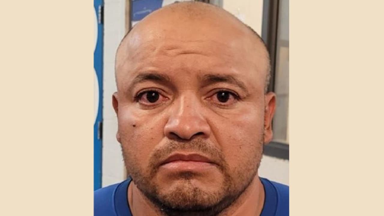 Carlos Soto López, un ciudadano mexicano, fue arrestado por agentes de la estación Casa Grande después de cruzar la frontera ilegalmente. Soto fue condenado en Salt Lake City, Utah, por violencia doméstica en presencia de un niño por cometer e intentar el homicidio de un cohabitante. El indocumentado enfrenta cargos criminales.