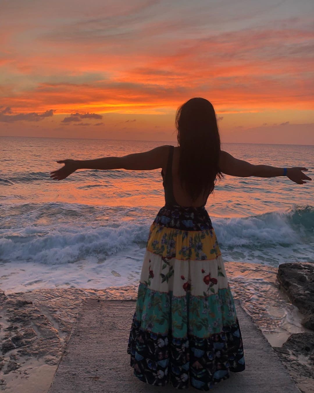 "Mi mega extra favorita ahorita mismo se llama 'Quédate', de Kany García y Tommy Torres. La amo la canción, me pone a pensar", dijo mientras escuchaba esta melodía en su automóvil.