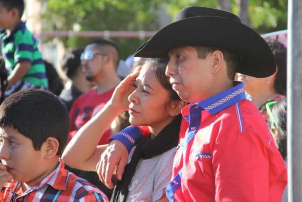 “ Los Canarios de Michoacán” pusieron a bailar a cientos de Arizoneneses en los Latin Grammy Street Parties en Phoenix, quienes no pudieron resistirse al carismático grupo de música regional mexicana, su sonido único del arpa y a sus conocidos sencillos. 