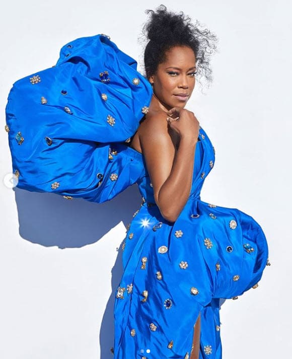 Regina King, ganadora del premio Emmy por Mejor actriz protagonista de miniserie, optó por un diseño en color azul de Schiaparelli.
<br>