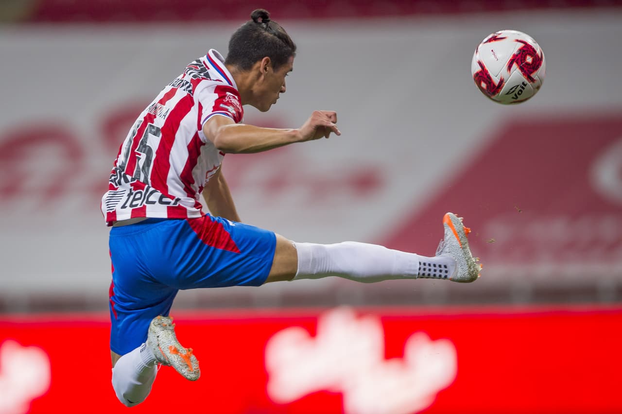 Los peinados y estilos exóticos siempre han sido parte del futbol y nosotros te presentamos a los jugadores con los mejores cortes y estilos.