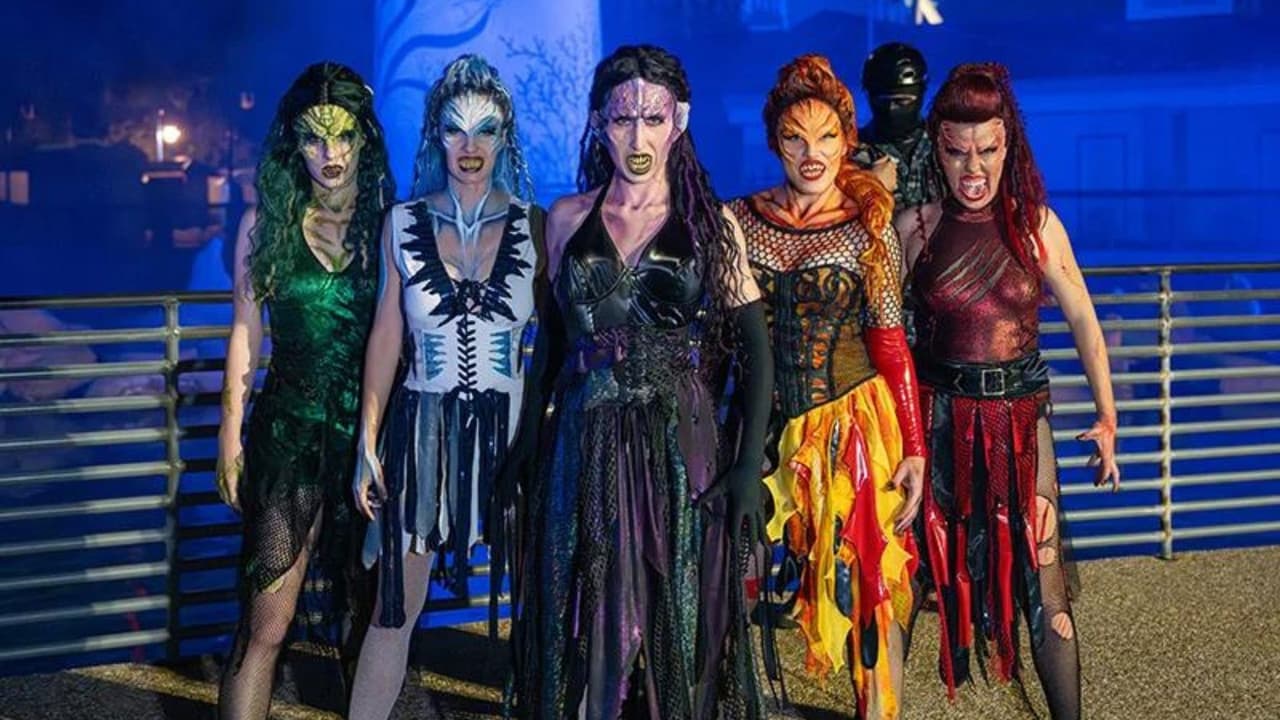 Habrá merchandising exclusivo de Howl-O-Scream, incluyendo souvenirs limitados como el collar No-Boo para los que temen más a los sustos.